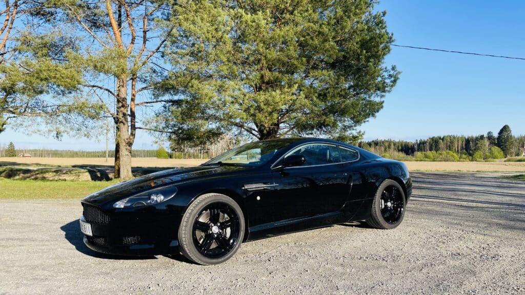 Aston Martin DB9 Triple Black