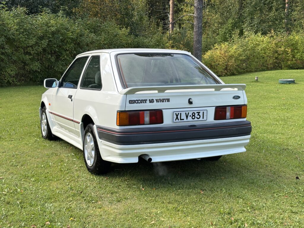 Ford Escort 1.6 White