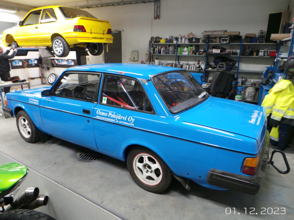 Volvo 242 Rally Car