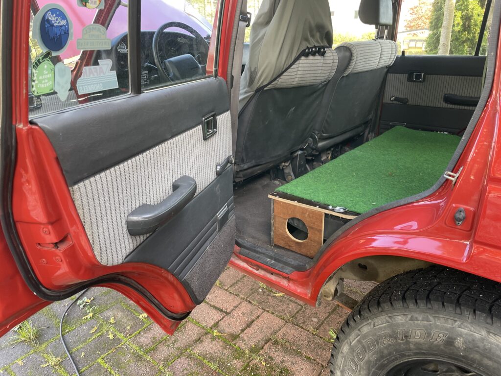 Toyota Land Cruiser HJ61