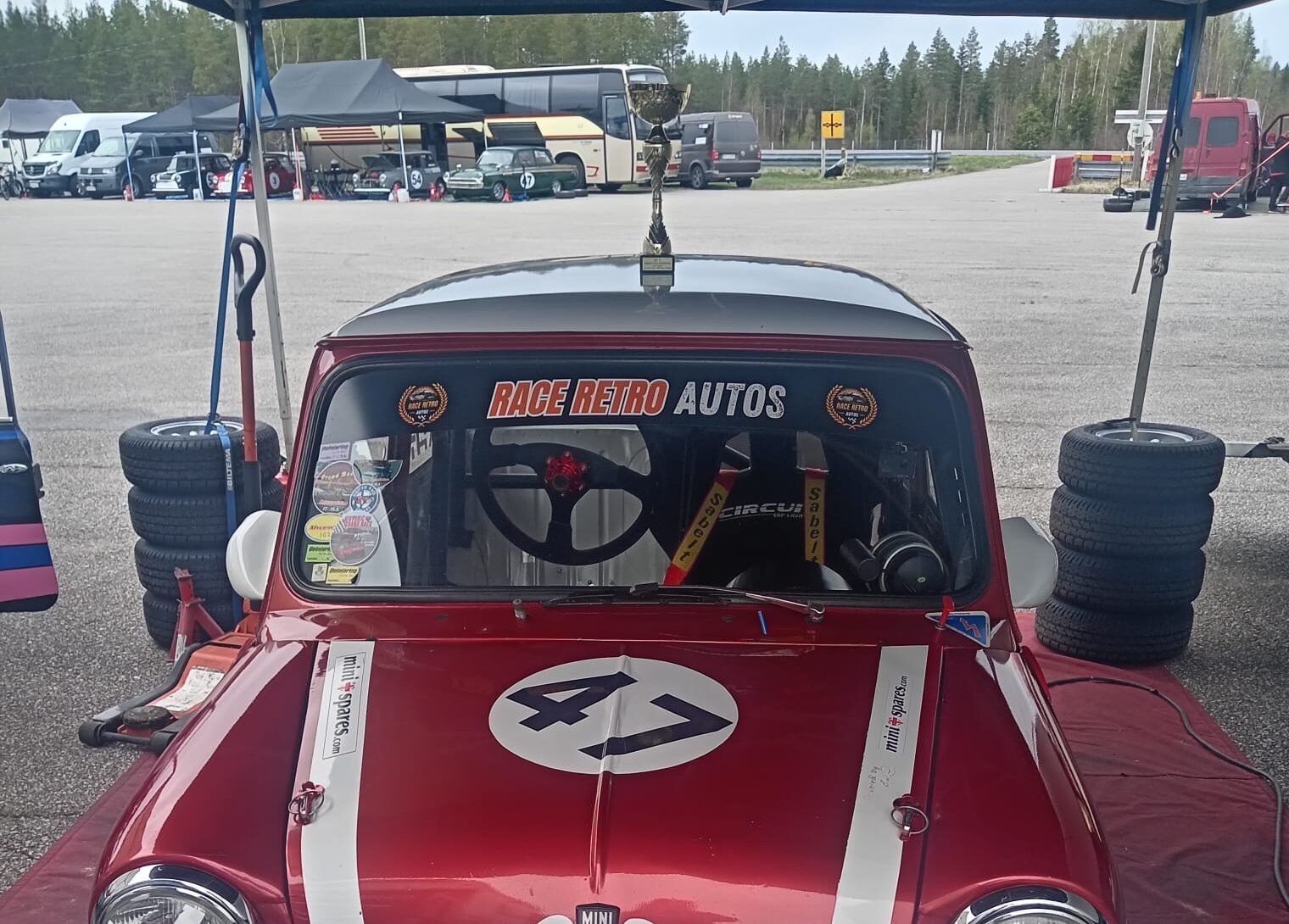<span>Race</span> <span>Retro</span> Autos