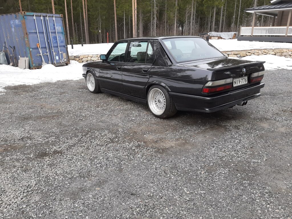 BMW E28 M535