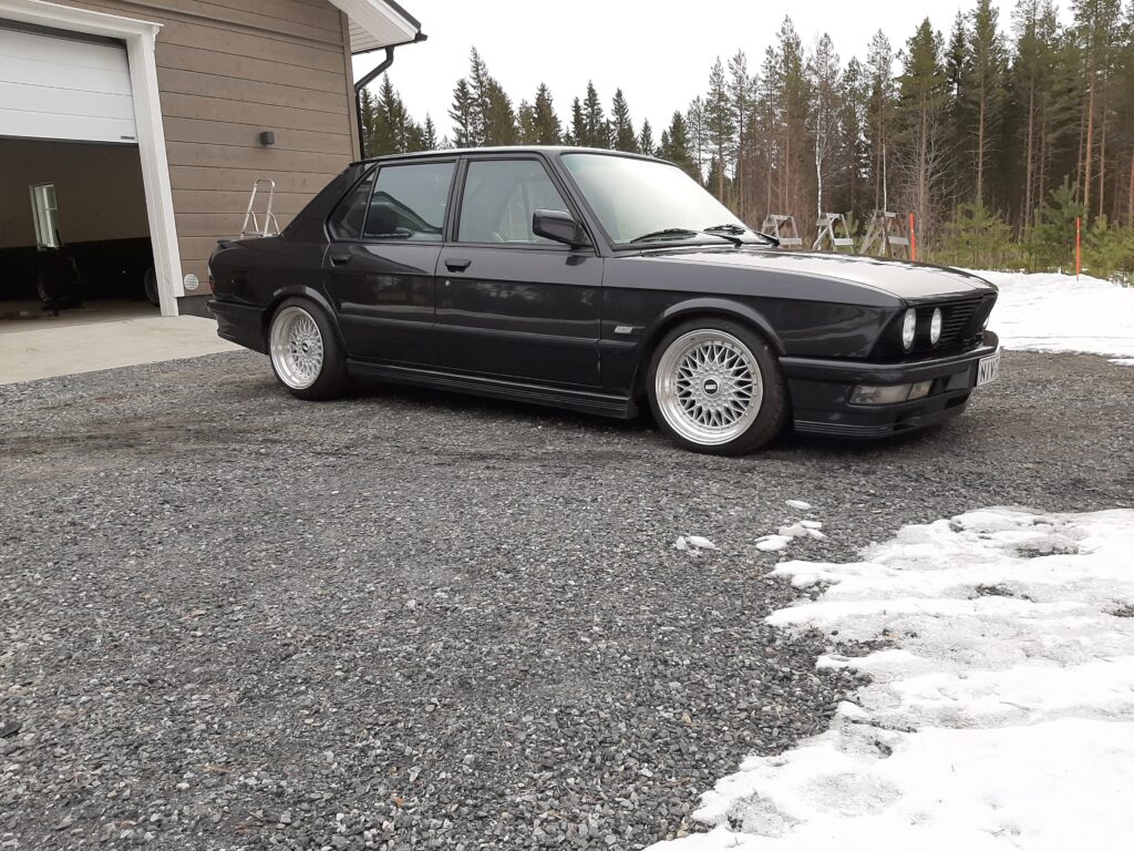 BMW E28 M535