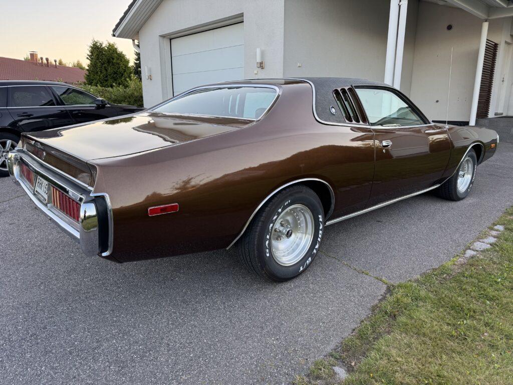 Dodge Charger SE Brougham 440